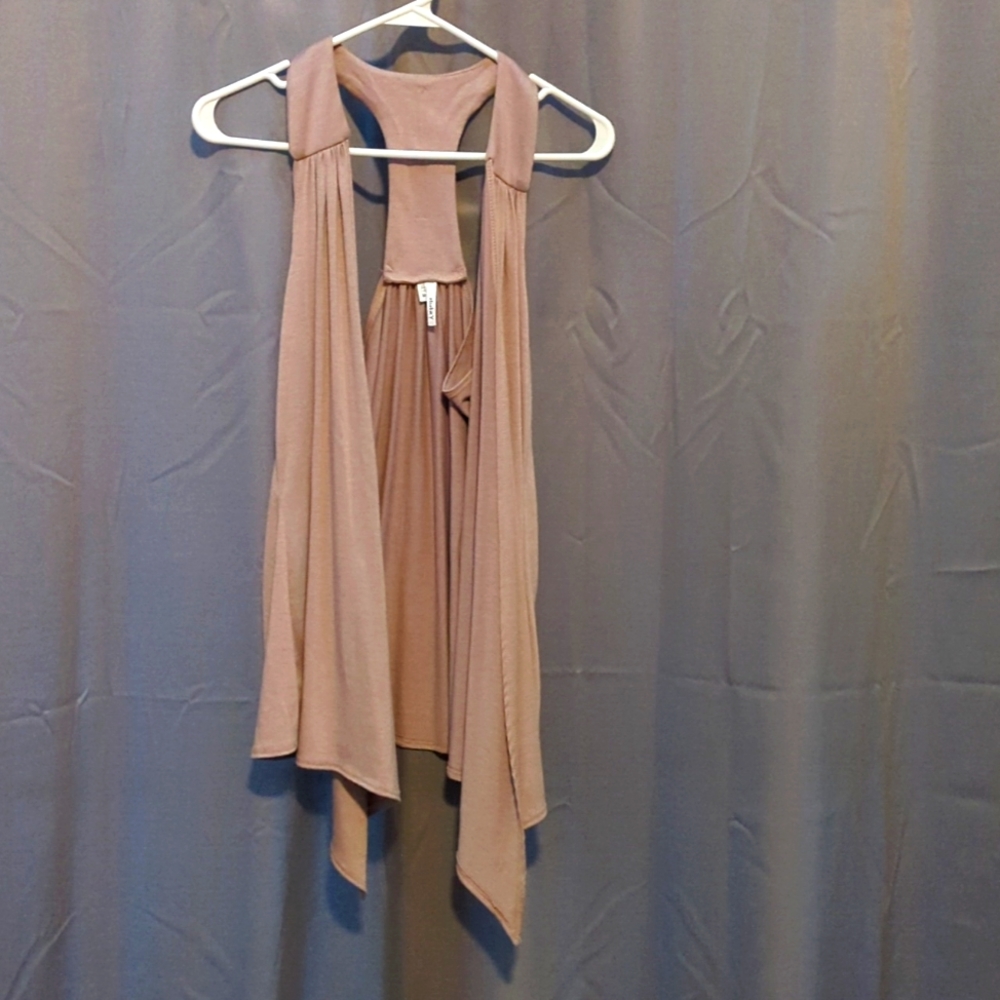 Studio y vest size medium
